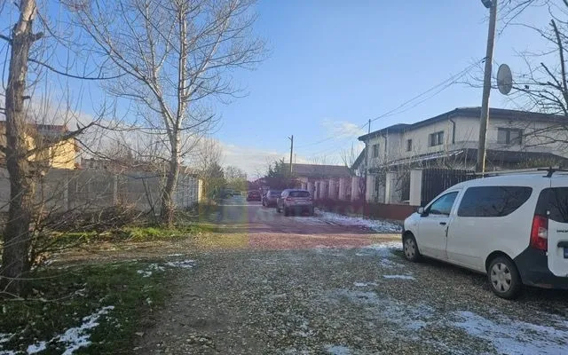 Teren Clinceni cu drum de servitute zona Primarie