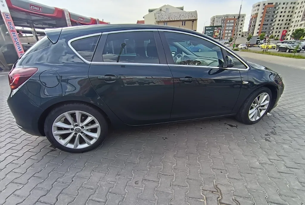 Opel Astra j 2015 6 999 eur