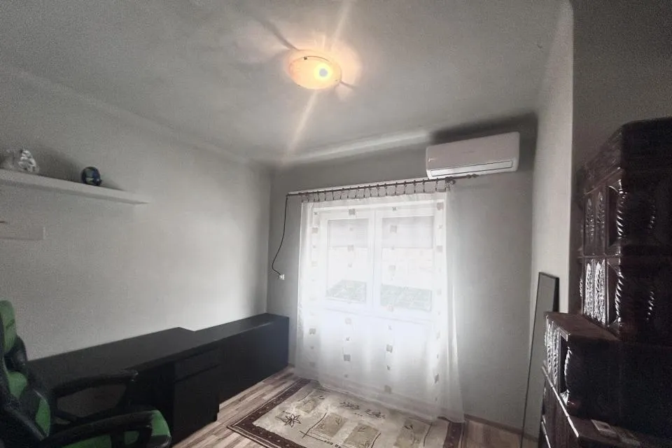 Trei camere vand mansarda cinefilului