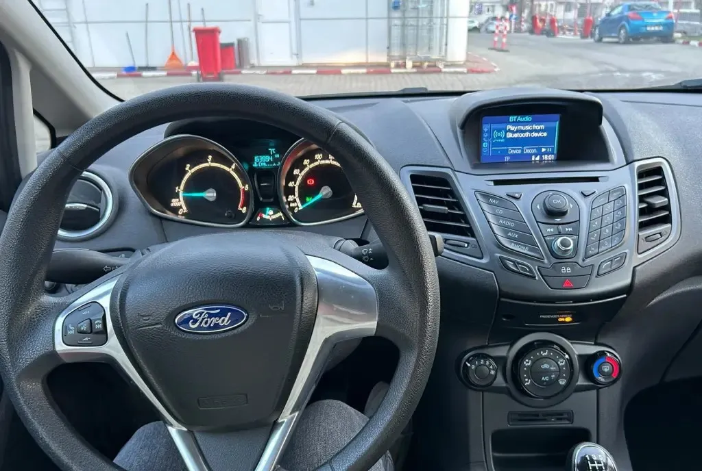 Ford Fiesta- 1 5 economica 3 500 eur