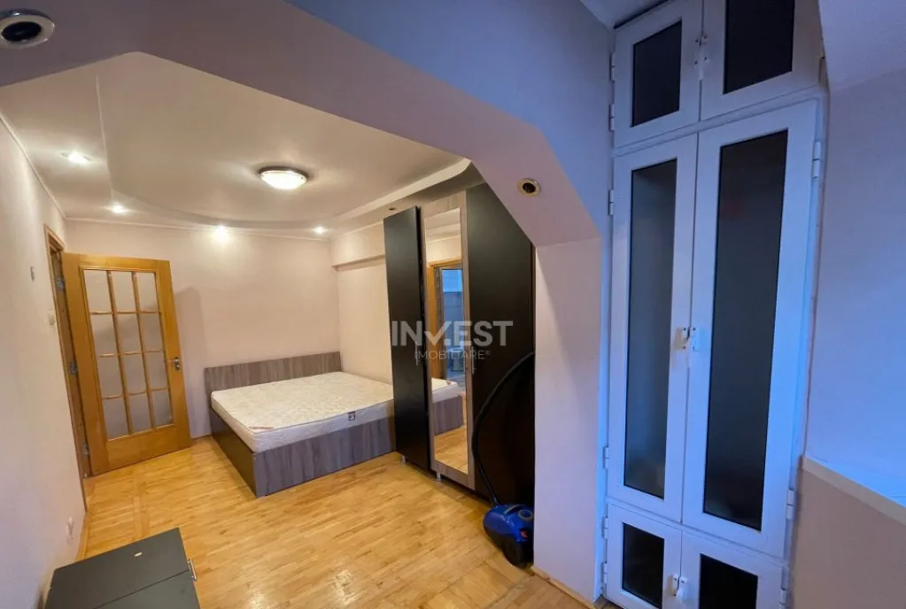 Apartament 3 camere decomandat zona Pacurari Moara de Fo