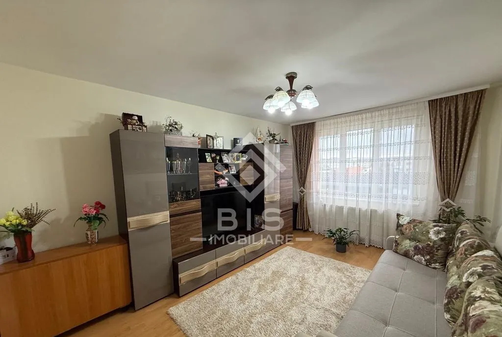 Apartament 3 camere zona Decebal