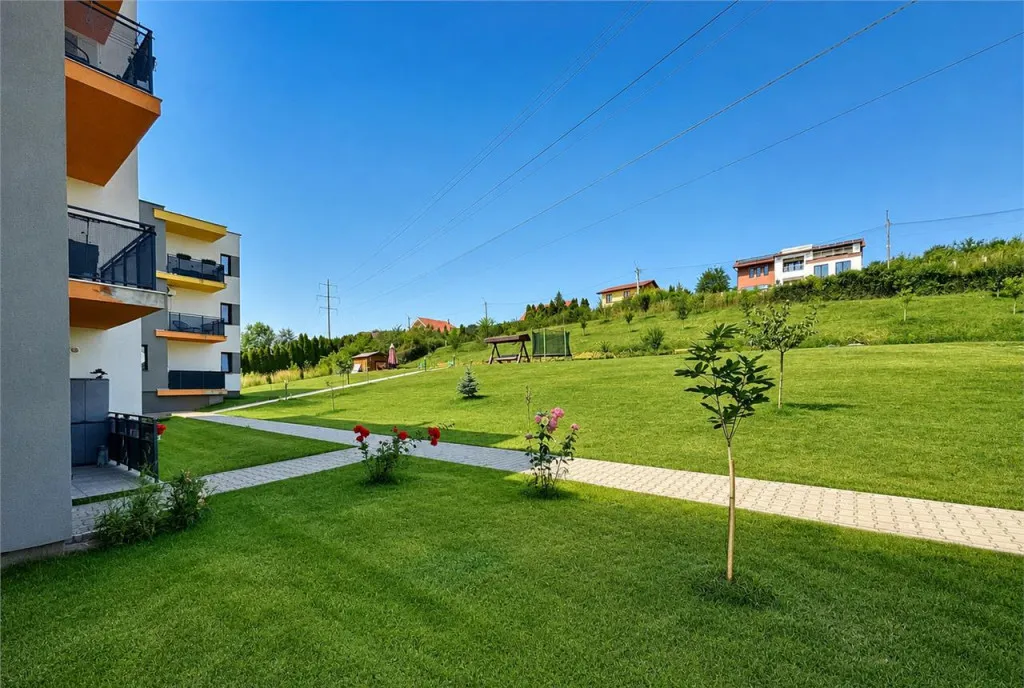 Apartament 3 camere regim vila ambient verde parcare Uni