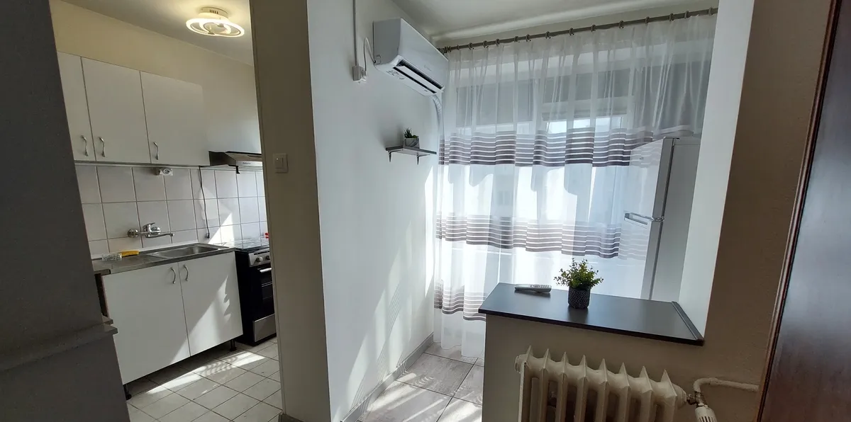 Titan chiar langa metrou Titan foarte curata bloc mixt stradal