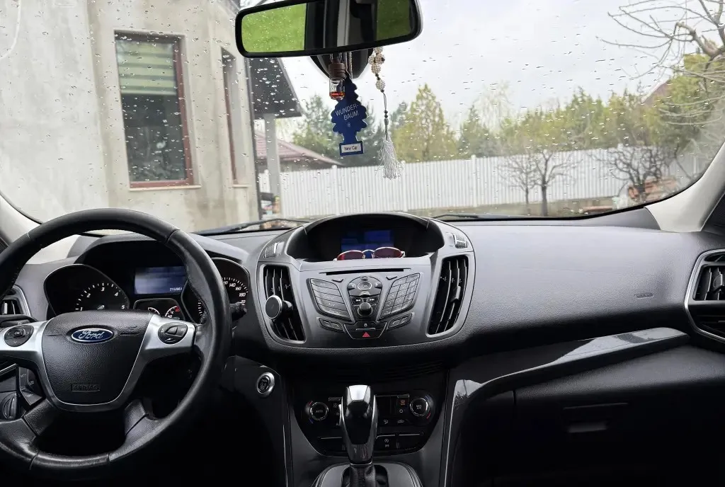 Ford kuga 2015 4 times 4 7 500 eur