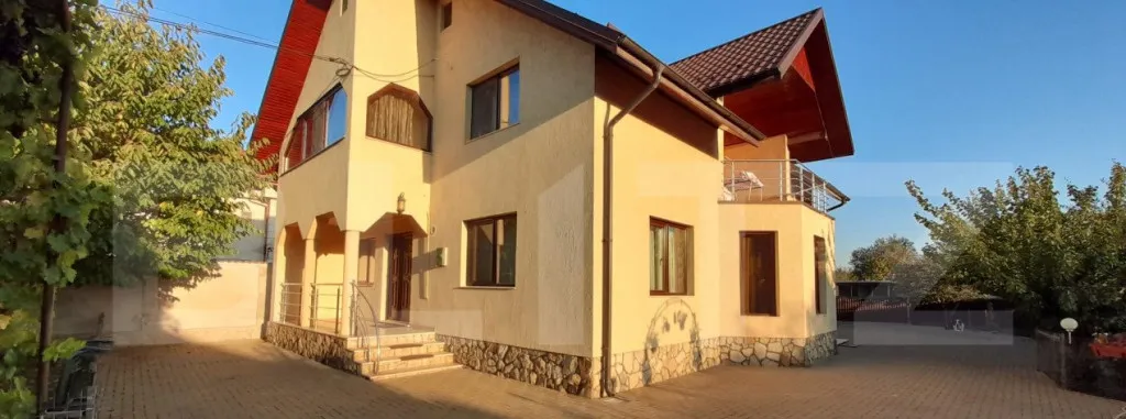 Casa cu 4 camere 220 mp zona Itcani