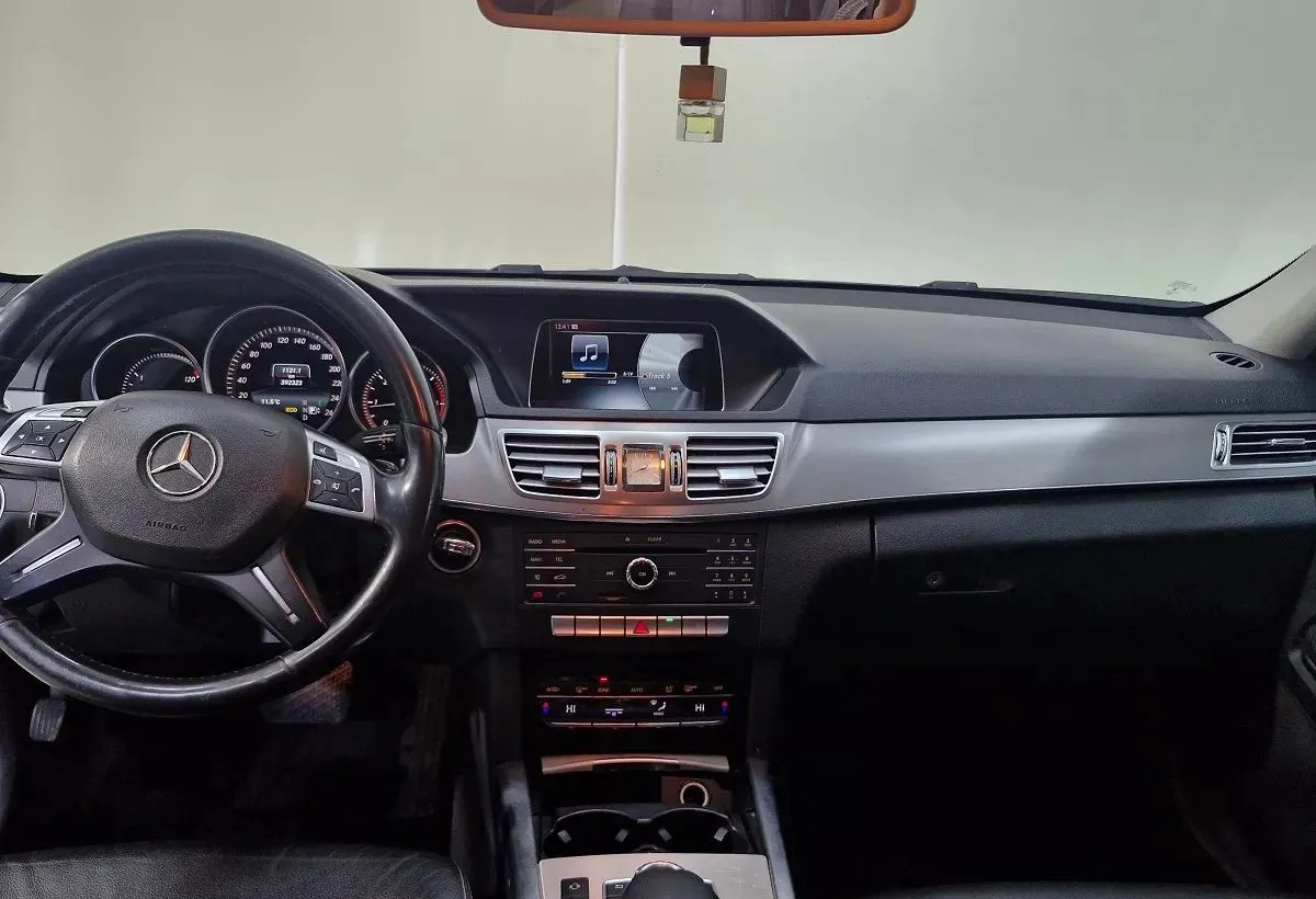 Mercedes Benz E 200