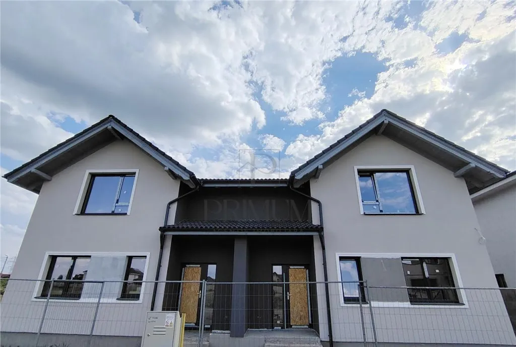 Duplex foarte spatios 3 bai 2 dormitoare matrimoniale