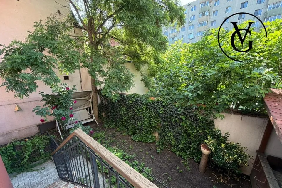 Casa de inchiriat D P 1 Mansarda Lacul Tei 6 camere Garaj
