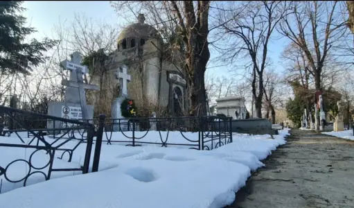 Cavou Monumental 8 + 4 Locuri Cimitirul Bellu, Bucuresti