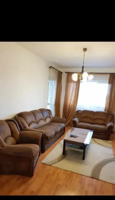 Vand apartament cu 3 camere