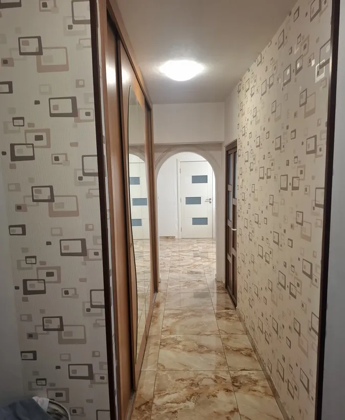 Apartament cu 4 camere renovat in totalitate 5 minute de metrou Lujerului