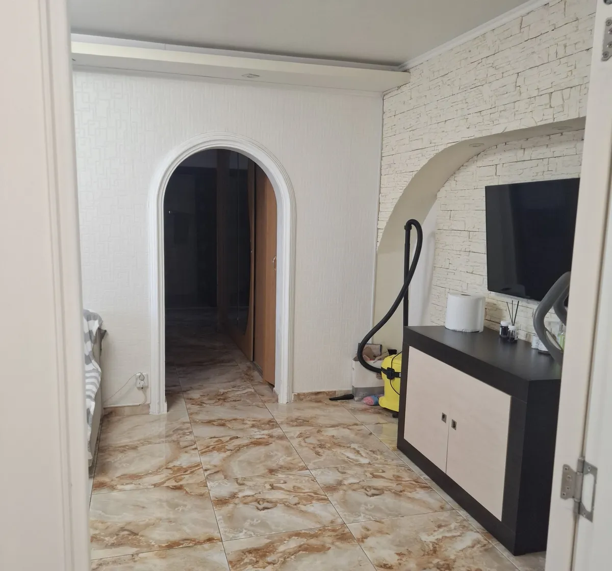 Apartament cu 4 camere renovat in totalitate 5 minute de metrou Lujerului