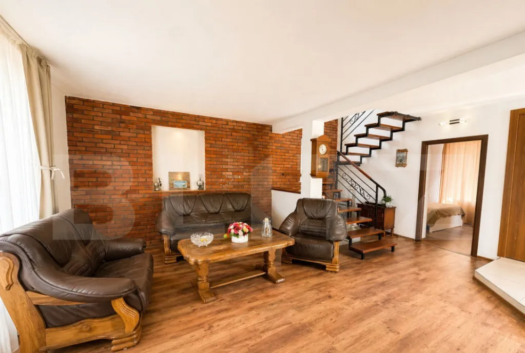 Proprietate unica 2 case pe teren 1174 mp constructie 202