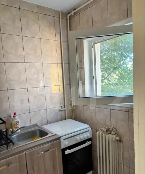 Garsoniera cu balcon etaj intermediar centrala proprie