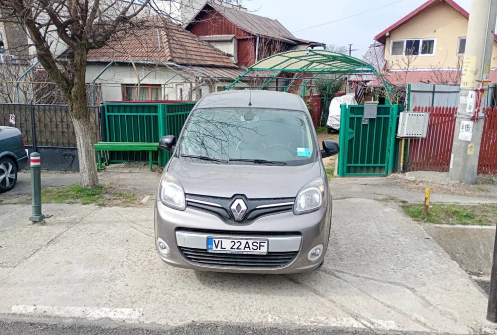 Se vinde Renault kangoo 8 200 eur