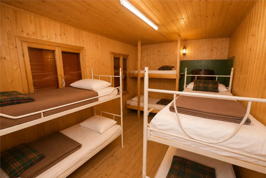 Casa Cabana 2 000 mp teren in miracolul naturii autentice B