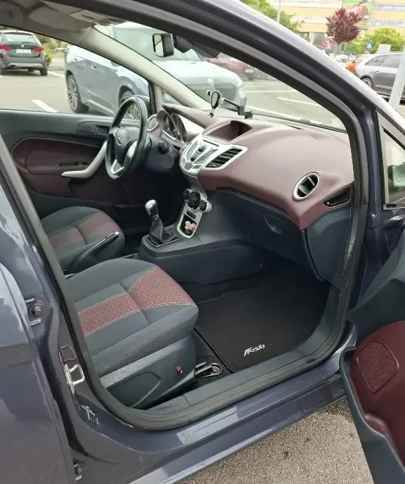 Ford Fiesta Titanium 1 6 95 CP 15 000 lei