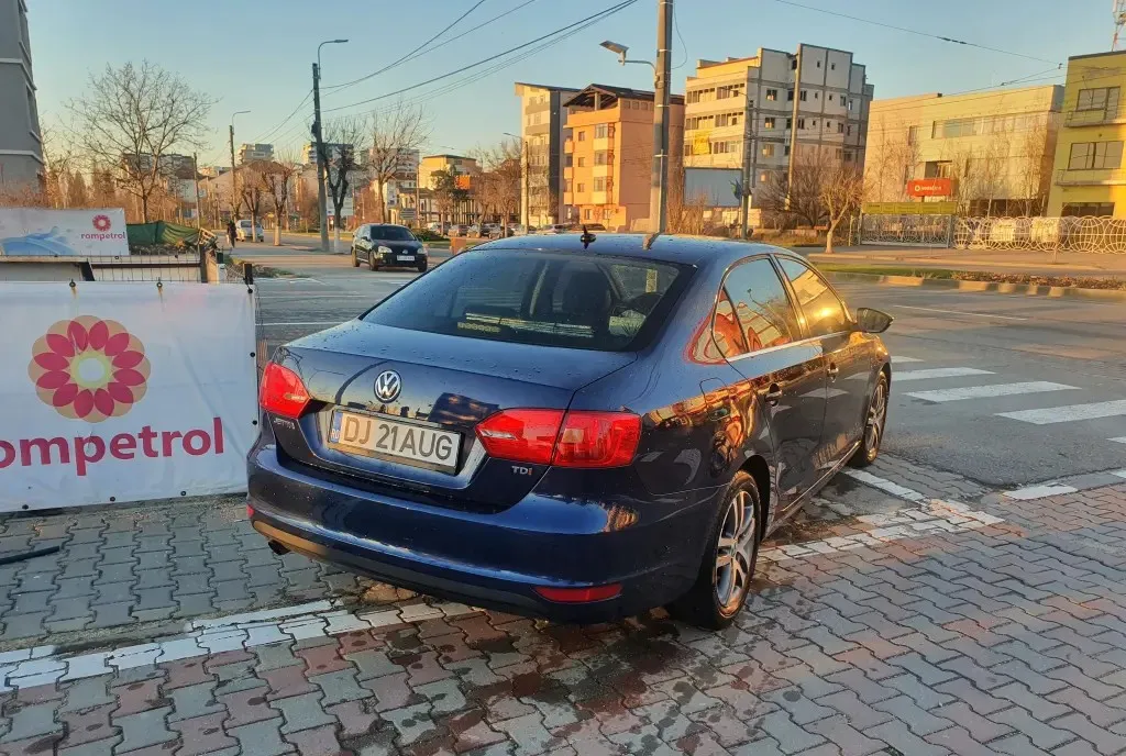 VW Jetta 1 6TDi dotari Highline 7 200 eur