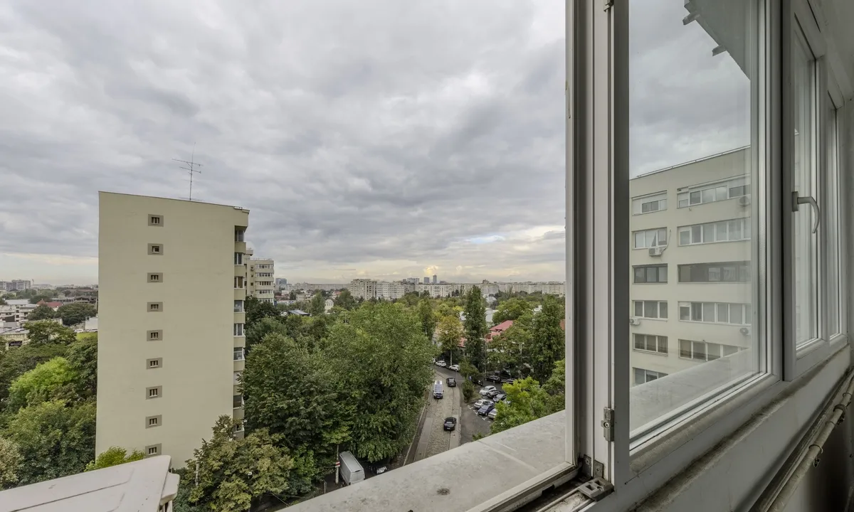 Bucur Obor Masina de Paine liber la metrou et 8/10 bloc reabilitat