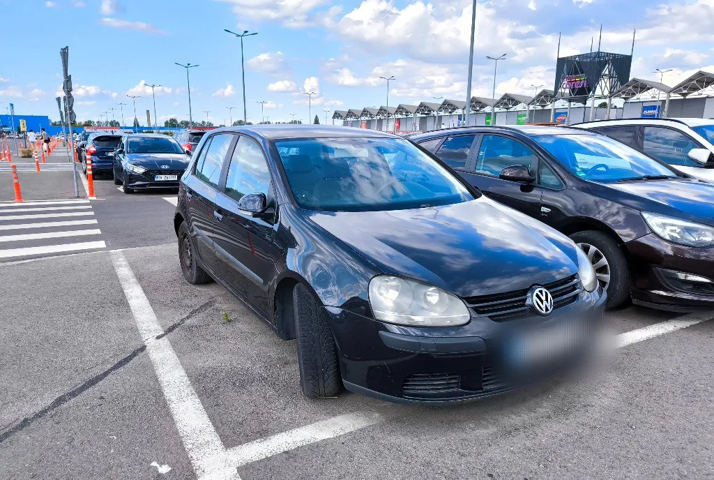 Volkswagen Golf 5 V 1 6 FSI 1 700 eur