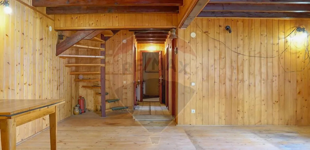 Casa lemn la 1 km de Castelul Bran potential turis