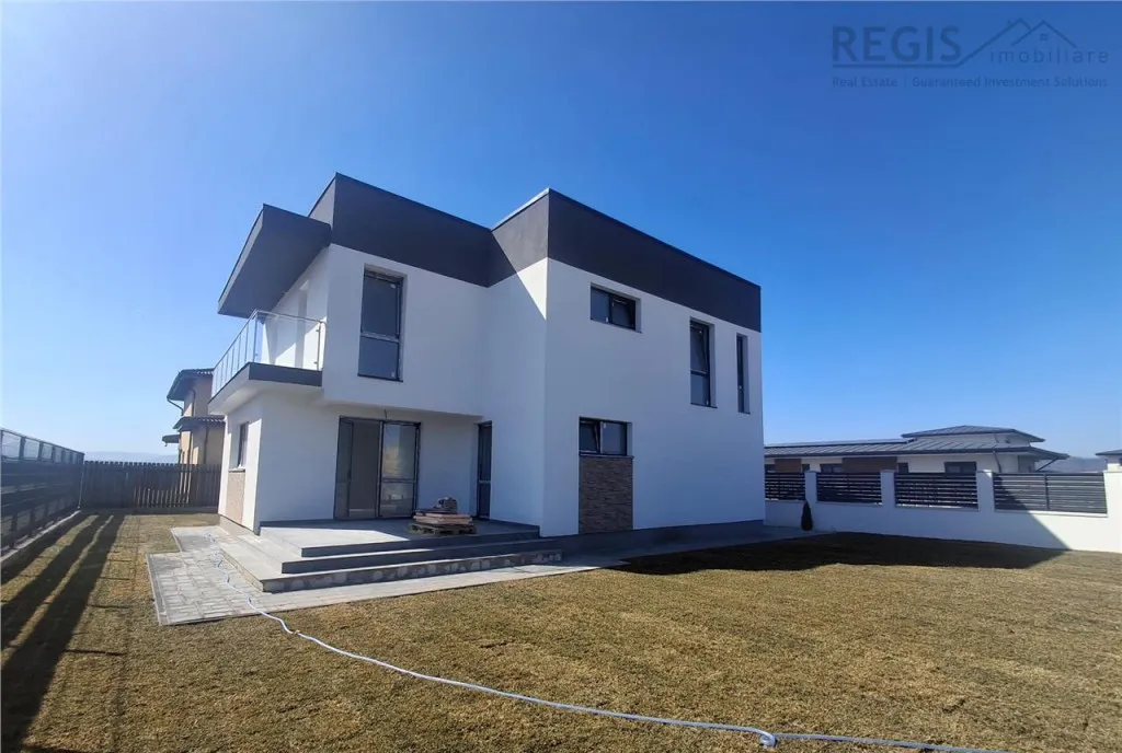 Vila de 4 camere in Cristian