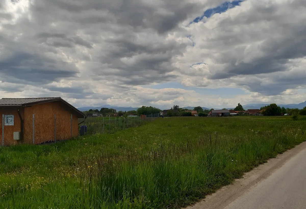 Lunca Calnicului Teren intravilan construibil utilitati central drum asfalt
