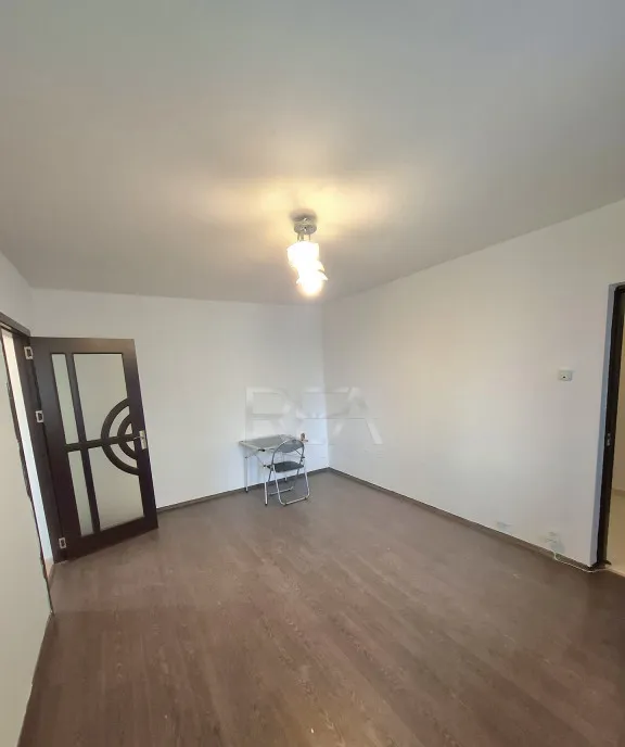 3 camere et 1/9 anvelopat 71 mp Apusului