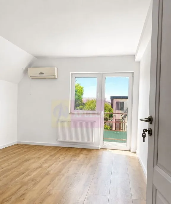 Duplex 4 camere curte 250 mp renovat 2025 -- Mogosoaia