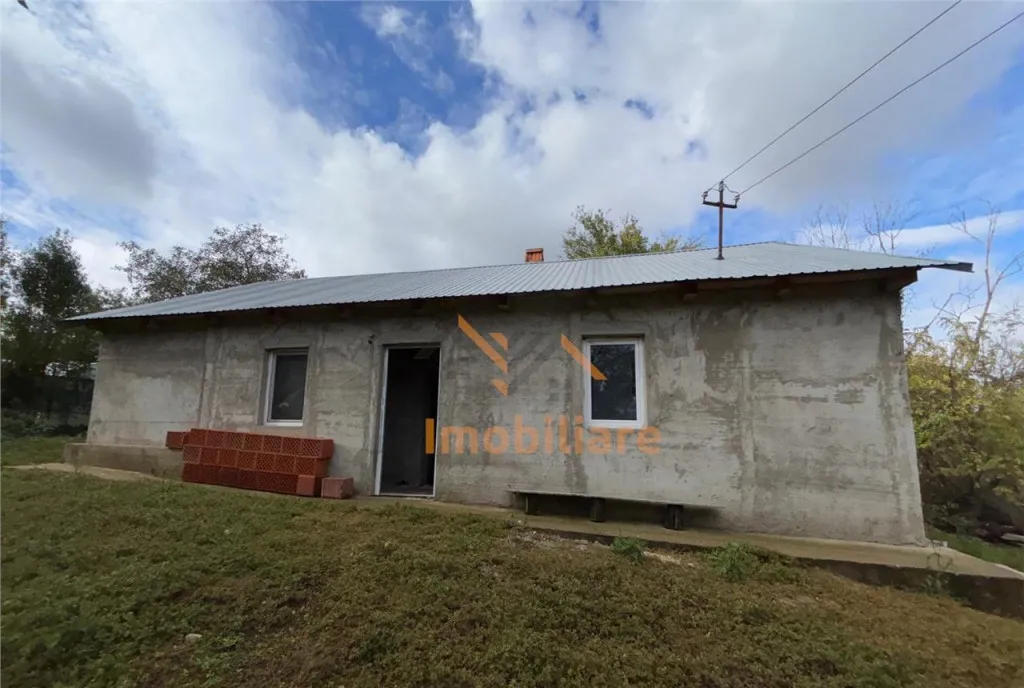 Casa si teren 1 000 mp sat tria comuna derna judetul B