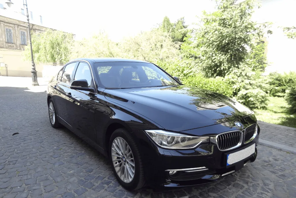 Autoturism de vanzareBMW F30 320d xDrive Sedan Editia Luxury Line 12 500 eur