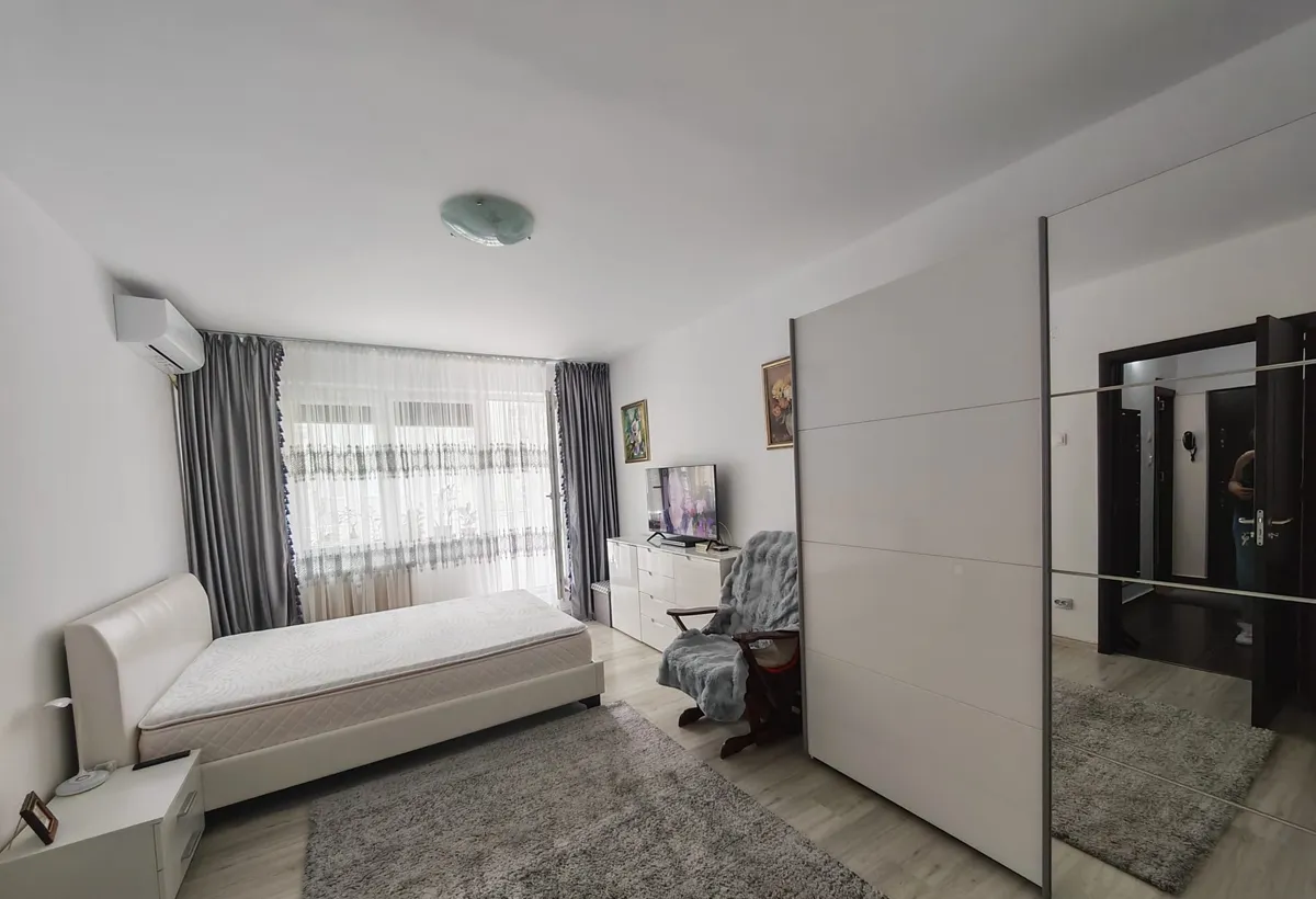 Titan Parcul ior garsoniera decomandata complet renovata etaj 6/10