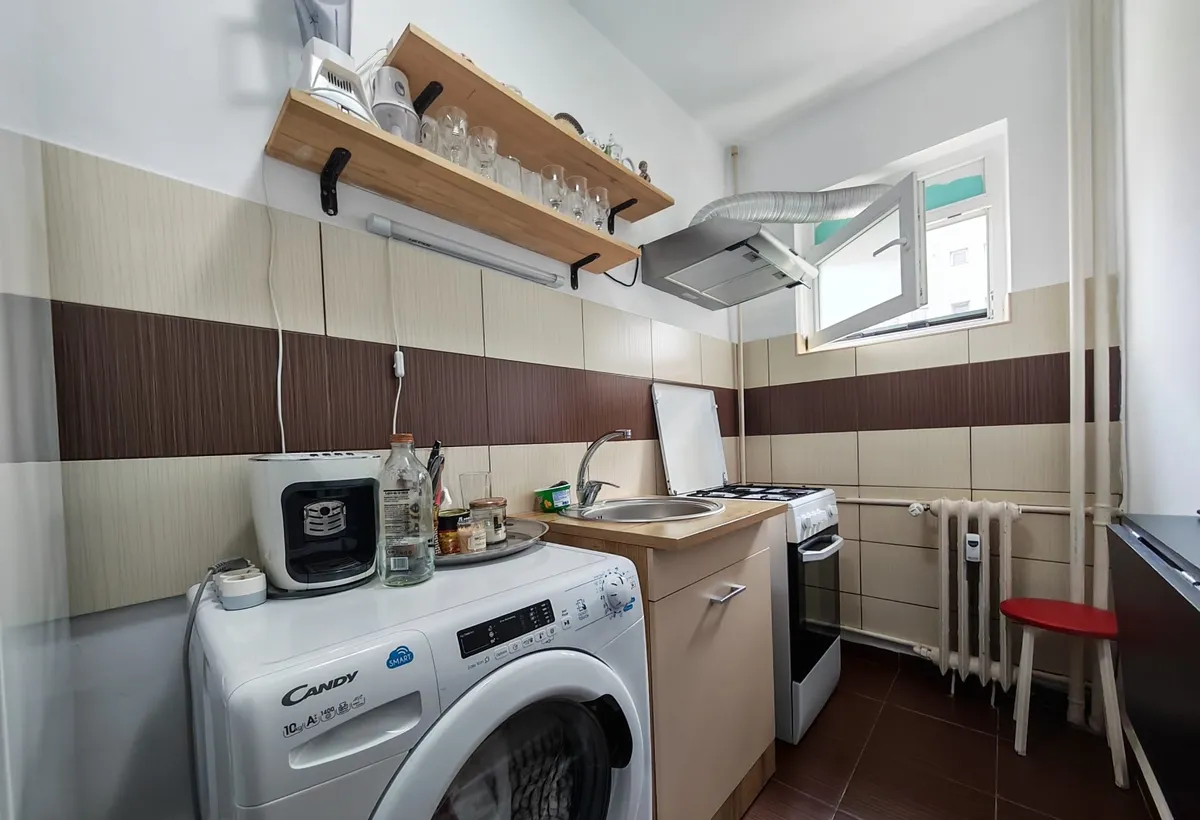 Titan Parcul ior garsoniera decomandata complet renovata etaj 6/10