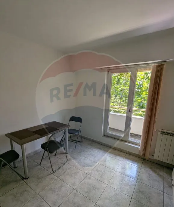 Apartament cu 2 camere de inchiriat in zona P ta Sfanta