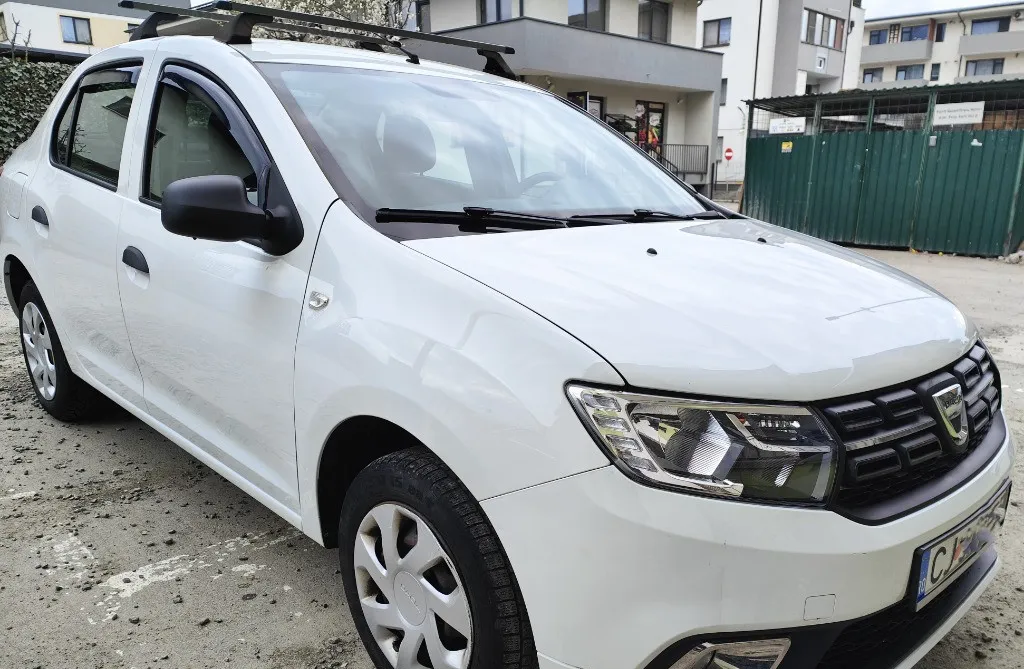 Dacia Logan an 2017 60 000 Km motor 999 cmc 75 CP Euro 6 anvelope iarna vara 5 500 eur