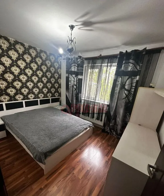 Apartament cu 3 cam Str Resita