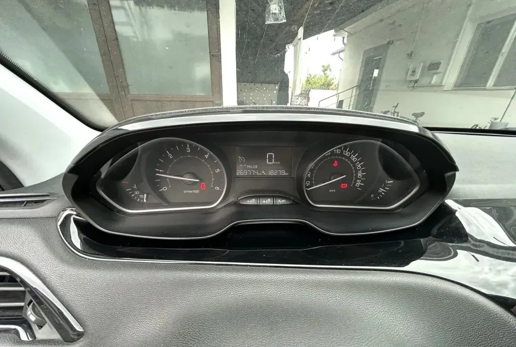 Peugeot 208 3 890 eur