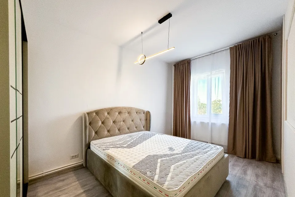 Pod Constanta 5 min metrou Jiului 2 cam renovat integral centrala proprie