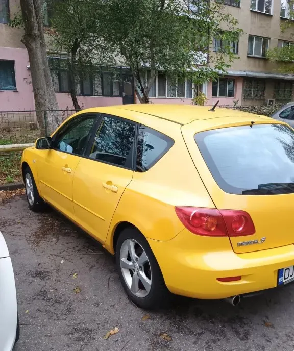 Mazda 3 benzina si 1 750 eur