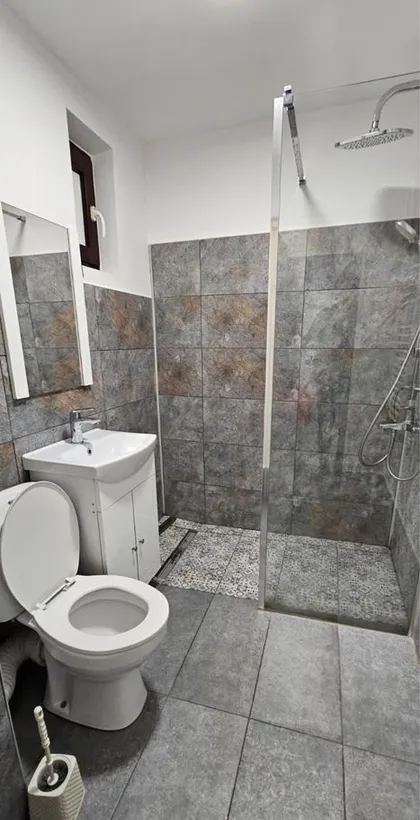 Berceni str Luica centrala ac tv renovat