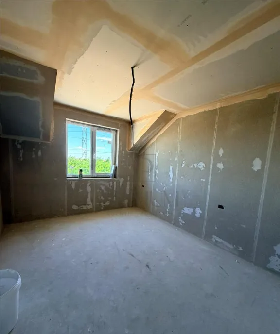 Duplex 4 camere dormitor la parter teren generos