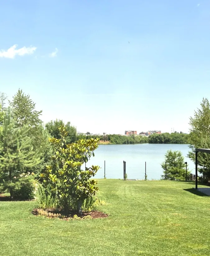 Sector 1 Bucuresti Smart Home nZEB spectaculoasa cu deschidere lac teren 2000 mp