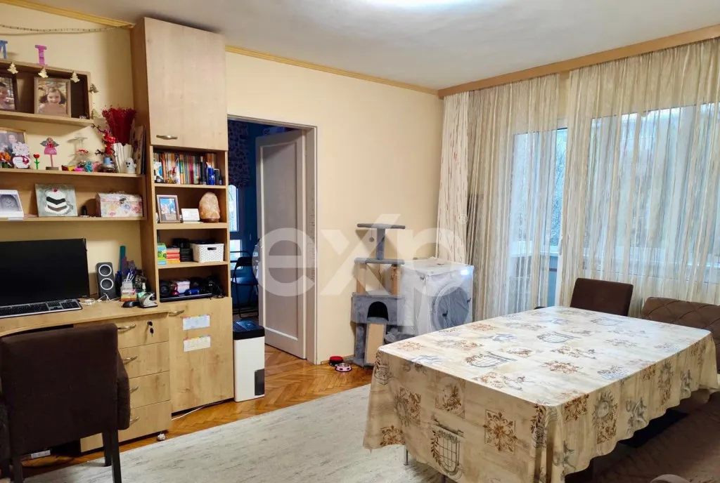 Apartament 3 camere de vanzare Astra Etaj 2/4 Loc de p