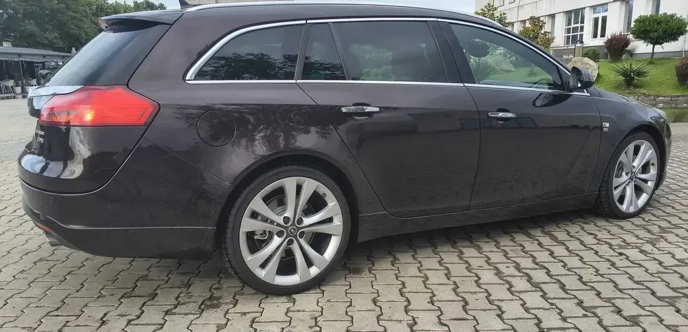 Opel Insignia Sports Tourer OPC Biturbo 195 cp