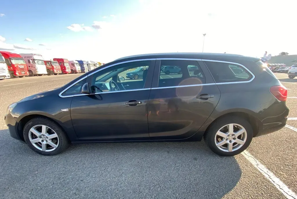 Opel Astra J Sports Tourer 3 400 eur