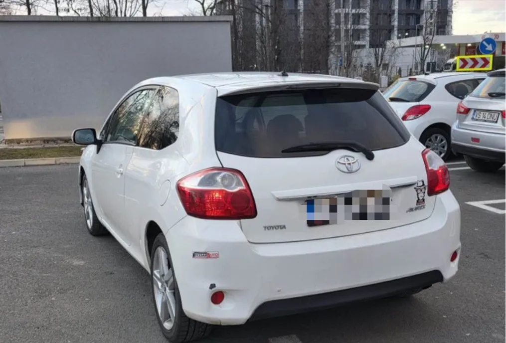 Toyota auris 2010 1 6 benzina automata 3 300 eur