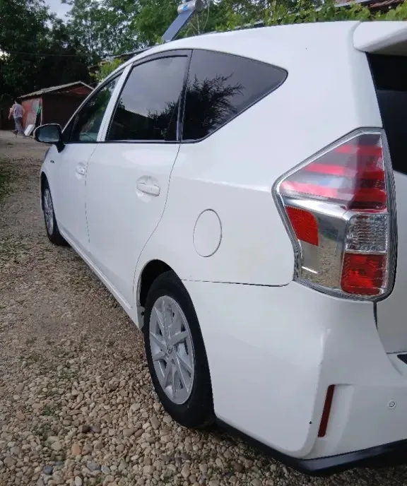 Toyota prius plus 9 300 eur