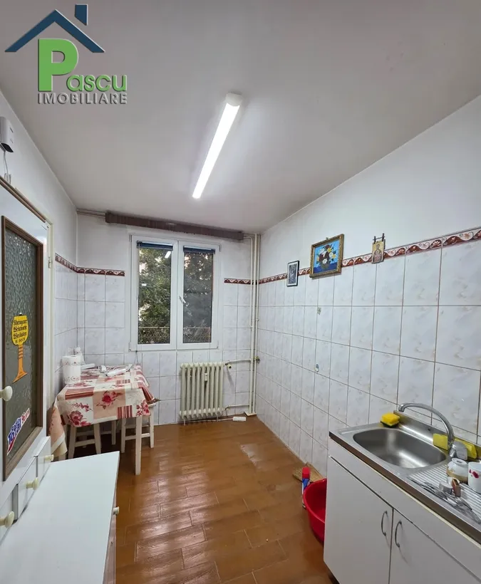 Brancoveanu str Stoian Militaru Apartament 3 camere et 2/4 64 mp
