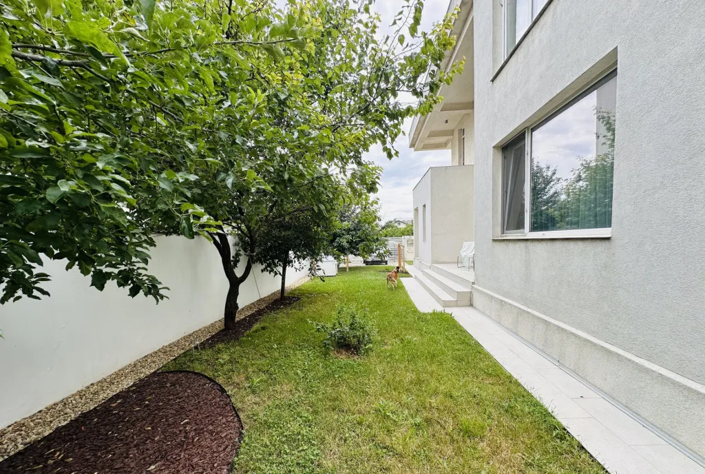 Vila superba 224 mp 400 mp teren str Orhidee